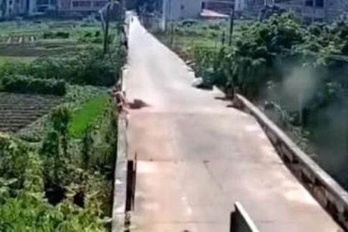 Cây cầu ở Trung Quốc nứt gãy vì nhiệt độ cao