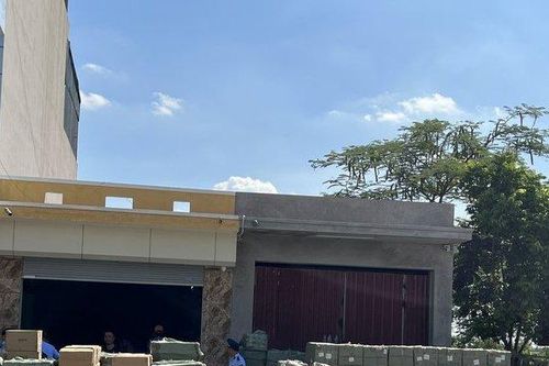 Phát hiện hơn 20 tấn nước hoa, mỹ phẩm nghi giả nhãn hiệu nổi tiếng