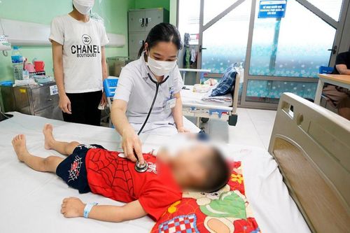 Uống vitamin D quá liều, hai anh em ngộ độc suy thận cấp phải nhập viện khẩn