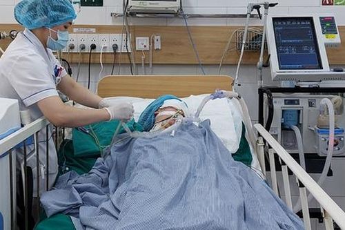 Cô gái bị suy tạng, hôn mê do ngộ độc chất ma túy mới