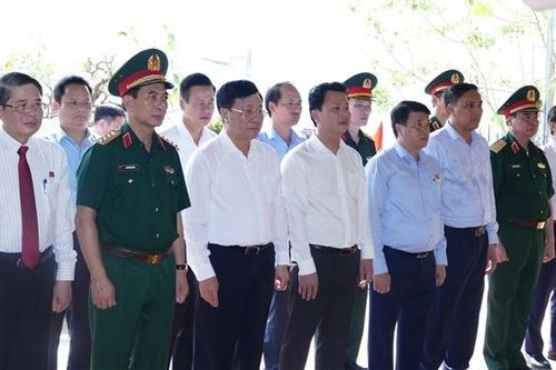 Lãnh đạo Đảng và Nhà nước dâng hương tại Đền thờ các Anh hùng liệt sỹ Mặt trận Vị Xuyên tại điểm cao 468