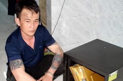 Bắt quả tang đối tượng chuyên đột nhập nhà dân cạy két sắt trộm tiền
