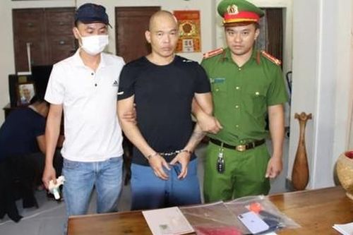 Đối tượng buôn bán ma túy ranh ma bị bắt cùng khẩu súng ngắn