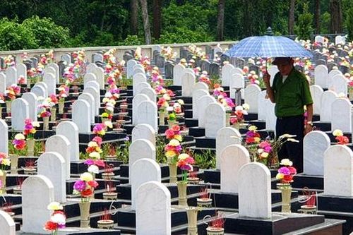 Tháng tri ân nghe chuyện chồng cùng vợ đi tìm mộ người yêu liệt sĩ