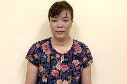 Nữ quái chuyên móc túi khách ngoại quốc