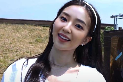 Người mẫu ảo giống trưởng nhóm Red Velvet
