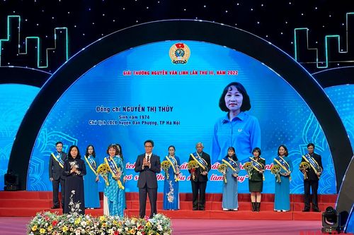 Trao Giải thưởng Nguyễn Văn Linh tặng 10 cán bộ công đoàn tiêu biểu, xuất sắc