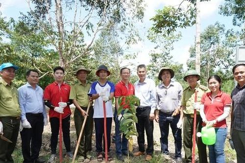 Bạn trẻ trồng 3.000 cây xanh hưởng ứng Ngày Bảo tồn thiên thiên thế giới