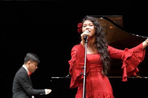 Bella Vũ giành Giải vàng, Giải bạc Liên hoan Nghệ thuật châu Á tại Singapore