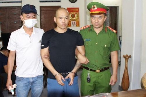 Quảng Bình: Bắt đối tượng cất giấu súng ngắn, cùng hàng ngàn viên ma túy