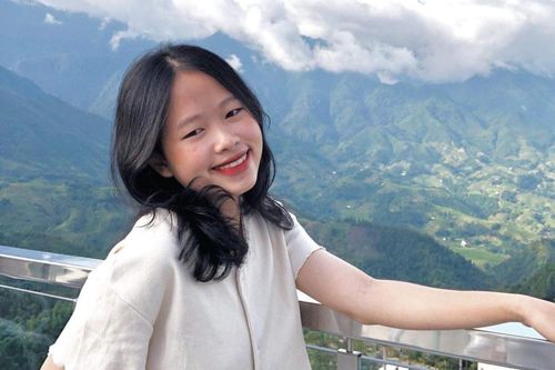 Nữ sinh mồ côi người Mông 'ẵm' điểm 10 môn Lịch sử