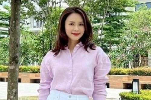 Hồng Diễm tôn dáng đẹp với mốt quần ống suông rộng