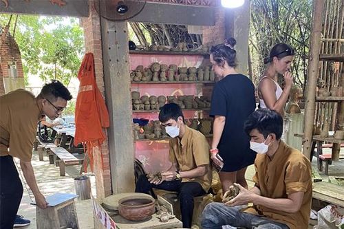 Nét độc đáo gốm Thanh Hà