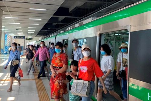 Lượng khách đi tàu metro Cát Linh-Hà Đông đã tăng hơn 2,5 lần