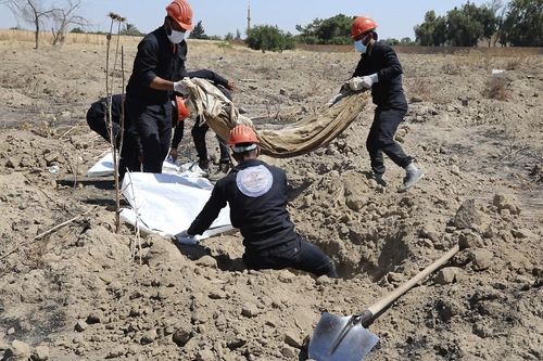 Phát hiện gần 30 thi thể trong hố chôn tập thể tại Syria