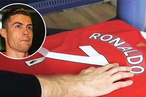 Chưa biết đi hay ở, áo đấu Ronaldo vẫn cháy hàng
