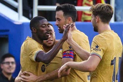 Lỗ hổng bên cánh phải ám ảnh Barca