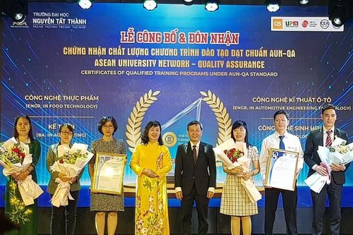 Trường Đại học Nguyễn Tất Thành nhận chứng nhận kiểm định chất lượng giáo dục