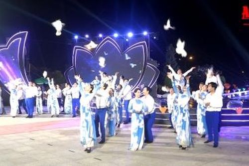 Hào hùng và bi tráng Chương trình 'Khúc tráng ca hòa bình' kỷ niệm 75 năm Ngày Thương binh - Liệt sĩ