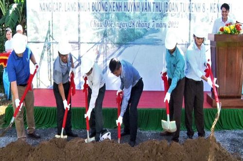 TP. Châu Đốc khởi công nâng cấp đường kênh 30/4