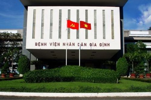 Xác minh sự việc người nhà hành hung bác sĩ