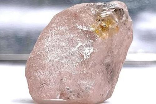 Tìm thấy viên kim cương hồng lớn nhất trong vòng 300 năm