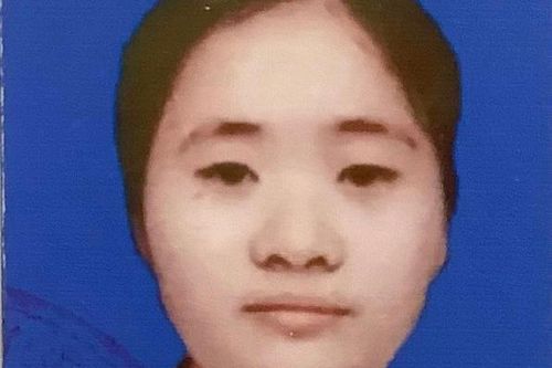 Lập hồ sơ giả để thi hộ, thu lợi bất chính