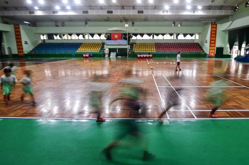 Nhà thi đấu Lãnh Binh Thăng vắng người, thành nơi cho thuê mặt bằng