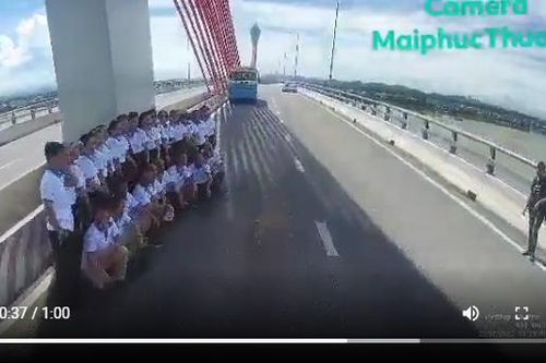 Không thể chấp nhận sự vô tư quá đà