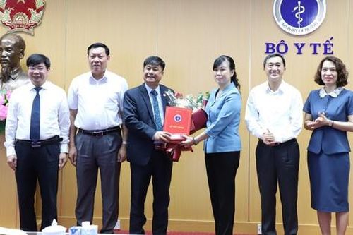 Quyền Bộ trưởng Bộ Y tế điều động, bổ nhiệm nhân sự mới