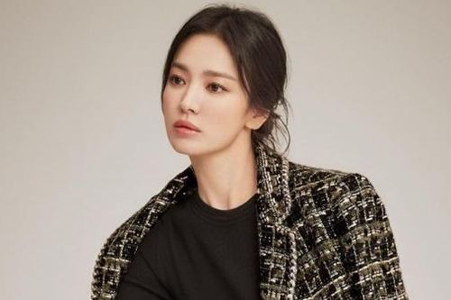 Song Hye Kyo đẹp cá tính và hiện đại trong bộ ảnh thời trang mới