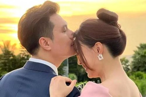 Hồng Diễm trở lại với phong cách dịu dàng, Việt Anh gọi 'vợ' ngọt xớt