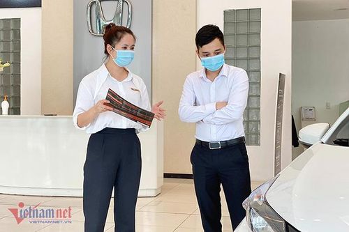 Nhiều xe giảm giá sâu, có nên mua ô tô ngay trong tháng 'cô hồn'?