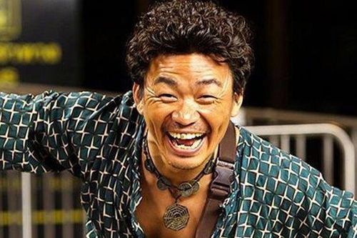 Ngoại hình khác lạ của 'Vua hài' Vương Bảo Cường khiến nhiều người nghi ngờ