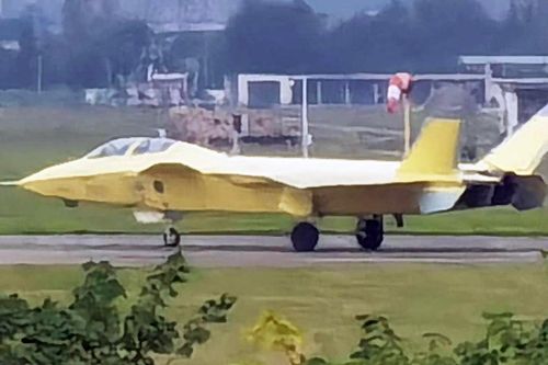 Trung Quốc thử nghiệm tiêm kích tàng hình J-20 hai chỗ ngồi
