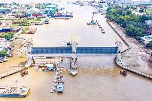 Dự án chống ngập do triều ở TPHCM: Hàng nghìn tỷ đồng thiết bị nằm phơi mưa nắng