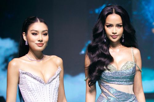 Ngọc Châu nhường line catwalk cho Thảo Nhi, khéo léo xử lý sự cố giẫm váy Thủy Tiên