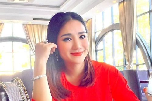 MC Cát Tường có phản ứng ra sao khi bị dân tình góp ý chuyện trả lương tài xế thấp