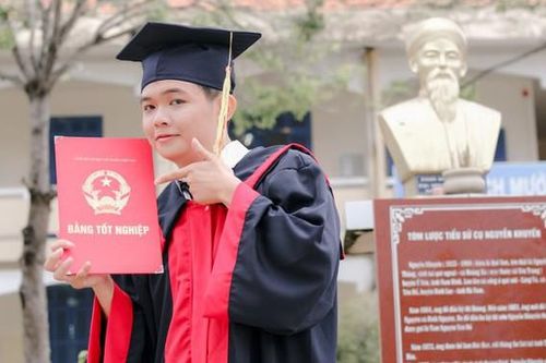 Bố bán hủ tiếu, mẹ là công nhân: Thủ khoa tỉnh Sóc Trăng mong kiếm được nhiều tiền để bố mẹ đỡ vất vả