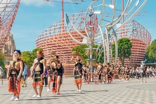 Lễ hội cồng chiêng nức lòng du khách tại VinWonders Nam Hội An