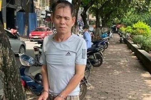 Cảnh sát đột kích trong đêm bắt kẻ bị truy nã nguy hiểm có 5 tiền án