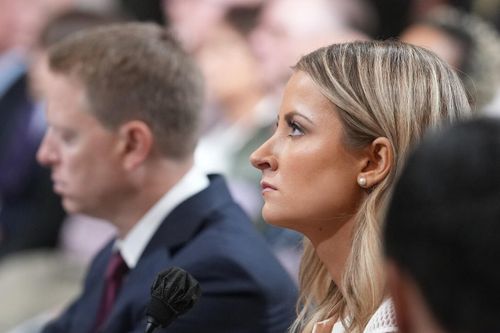 Phụ nữ chịu nhiều đả kích khi chống lại ông Trump