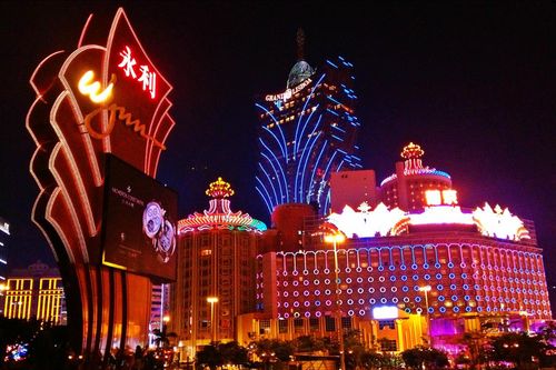 Macau mở cửa casino, cấm du khách tắm biển
