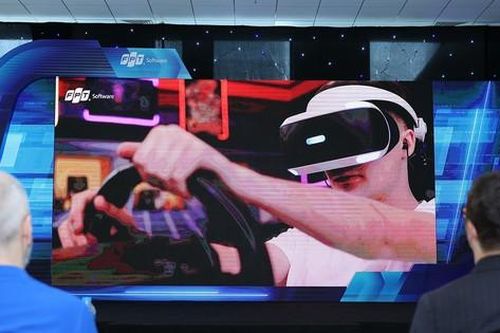 Hơn 2.000 người trải nghiệm Automotive Tech Show
