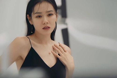 Ngoài nhan sắc và năng lực, điều gì khiến Son Ye Jin nổi tiếng rần rần?