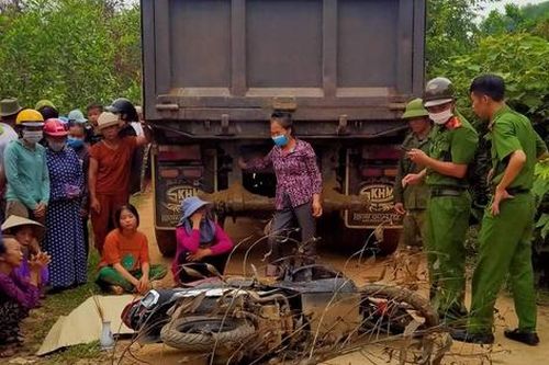 Va chạm với xe tải, nữ sinh tử vong thương tâm