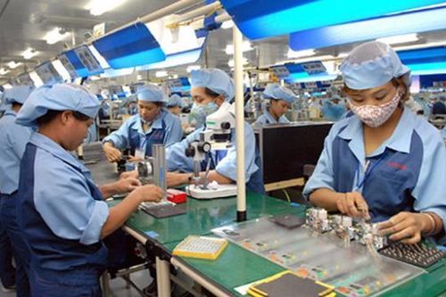 Lao động Việt Nam làm việc tại Malaysia được tăng lương tối thiểu