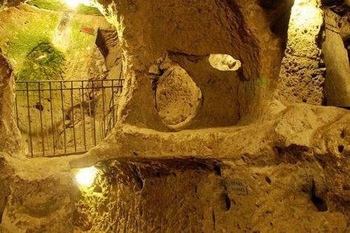 Tháo tường để sửa nhà, người đàn ông vô tình tìm thấy một thành phố ngầm sâu 18 tầng ngay dưới sàn