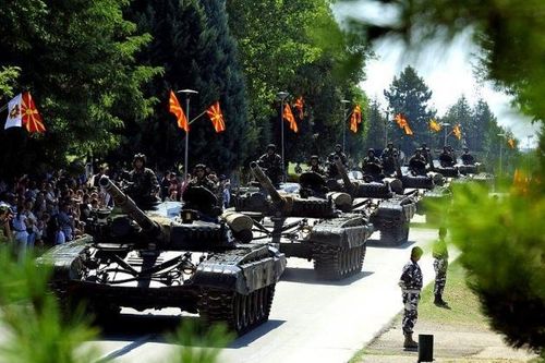 Đồng minh thân thiết của Nga bất ngờ giao toàn bộ xe tăng T-72 của mình cho Ukraine?