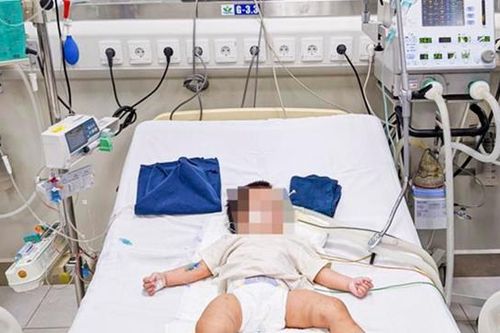 Hà Nội: Sức khỏe bé gái 18 tháng tuổi nghi bị bạo hành hiện ra sao?